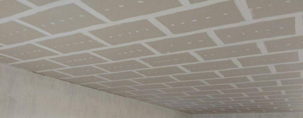 Forro de drywall instalado